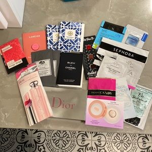 Makeup sample packs (includes 20 pieces)